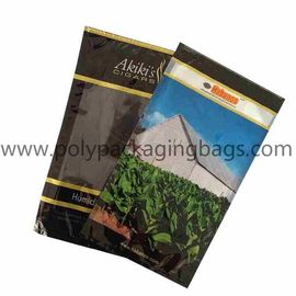 Cigar moisturizing and fresh-keeping packaging plastic bag with built-in moisturizing sponge